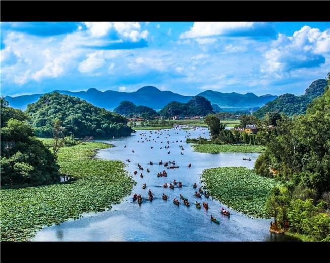 美丽的普者黑，吸引着来自全国各地的游人。