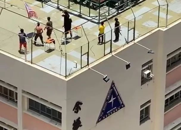 学生“演练”冲击 视频截图