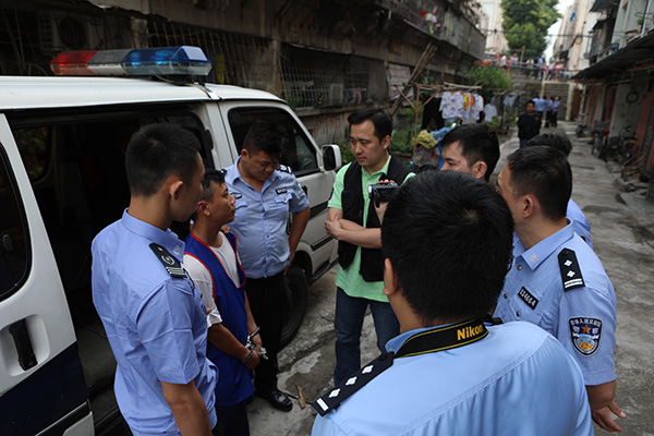办案民警抓获嫌疑人