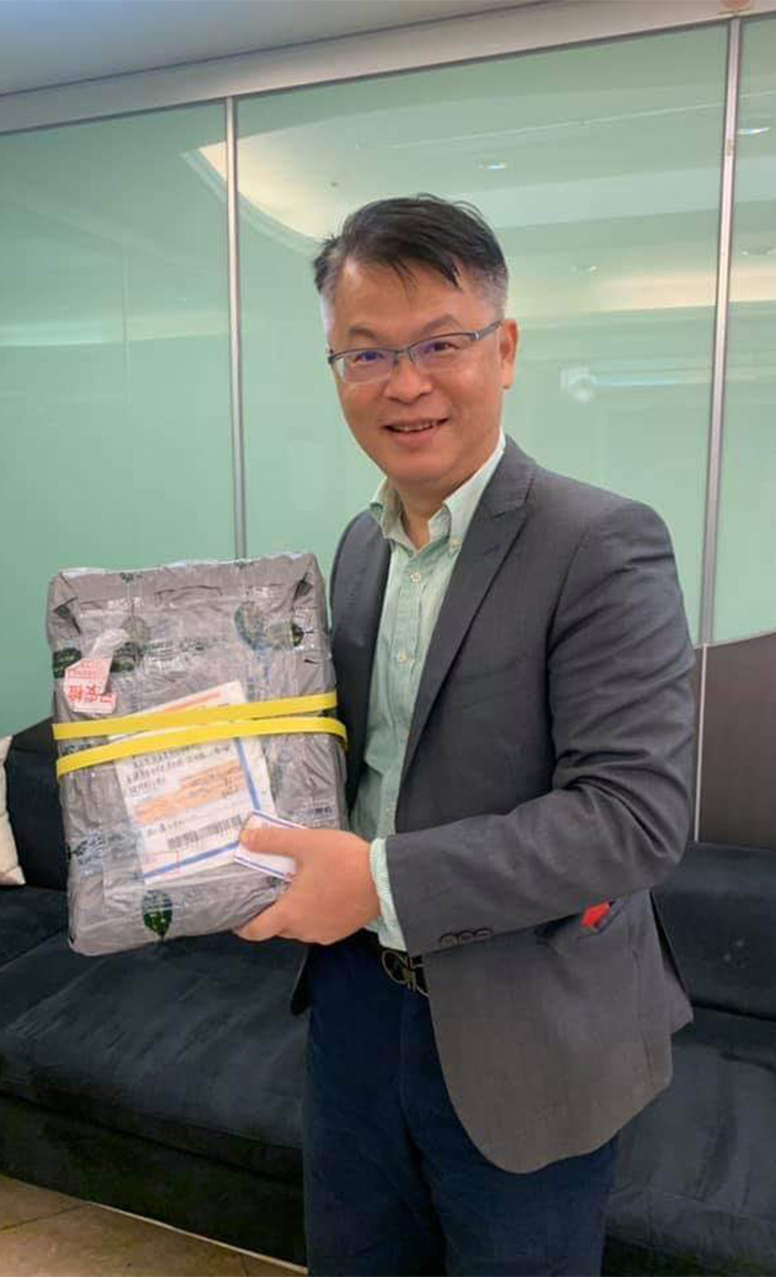 台名嘴“榨菜聪”收到了榨菜。