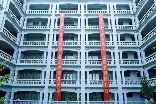 ▲高考“励志标语”。&nbsp;资料图