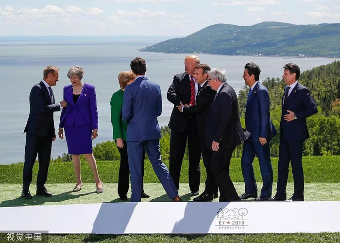 2018年加拿大举办G7峰会，领导人拍摄“全家福”。/视觉中国