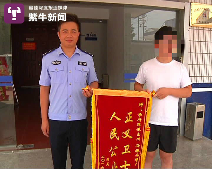 小豪特意来到学府路派出所