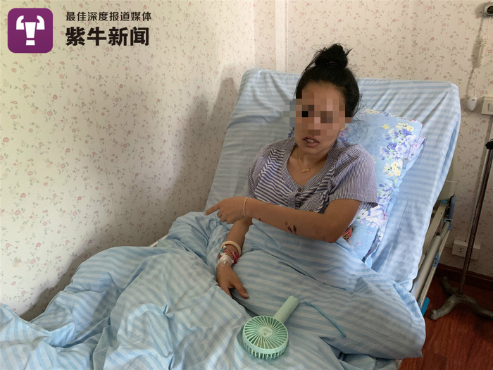 地接导游都哒（音）沉浸在丧夫之痛中