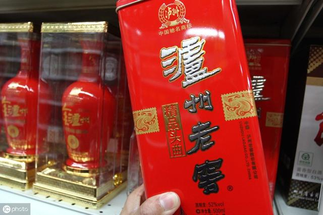 中国“四大烈酒”，排第一的是它。网友：我可以喝一口不倒|泸州老窖|烧刀子|度数|老白干|闷倒驴_新浪新闻