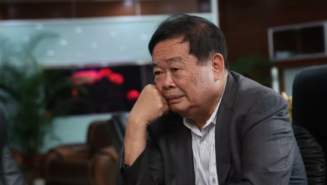 　　▲资料图。2018年10月25日，福耀玻璃创始人曹德旺在福清办公室内接受新京报记者专访。 新京报记者 彭子洋 摄