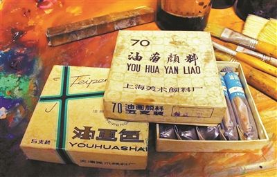 当年王国栋画像用的颜料 摄影/邢秋成