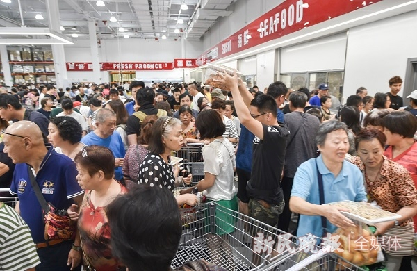 图说：开市客开业首日，人流量爆棚