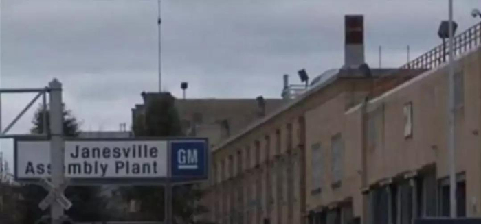 通用公司（GM）在简斯维尔的一家汽车装配厂。《简斯维尔》一书讲述最多的也是该厂。