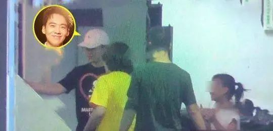 郭麒麟生母胡中惠终于露面,和儿子亲密逛街,身家过亿住高档小区