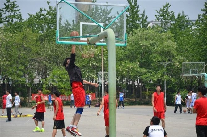 从小到大，篮球一直是令苏佳宇最骄傲的事。受访者供图