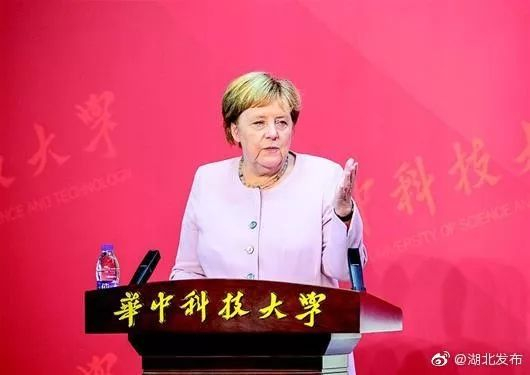 ▲9月7日，德国总理默克尔在华中科技大学发表演讲。（来源：@湖北发布）