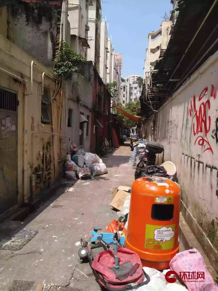  环球时报-环球网记者探访香港九龙红磡“劏房”社区。