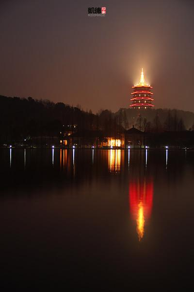 　　长时间曝光抚平了湖水