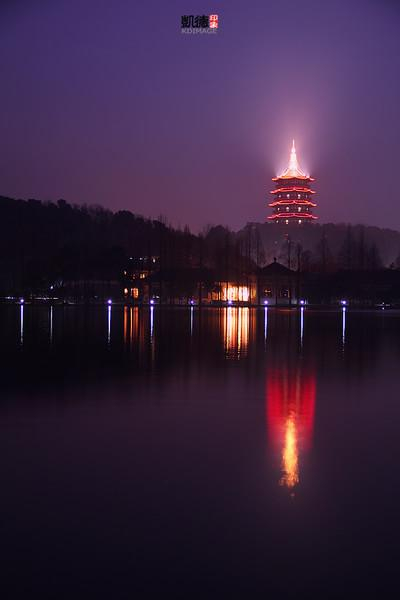 　　另一种色调的雷峰塔