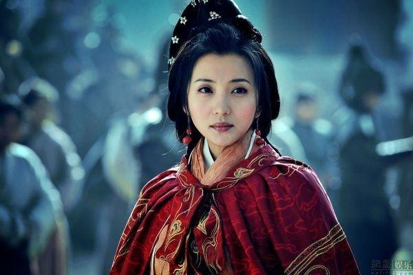 她是“四大丑女”之首:40岁未嫁,却靠4句话成为帝王之后