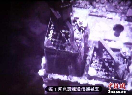 　　日本东京电力公司启动了从福岛第一核电站3号机组反应堆旁的乏燃料池搬出燃料的作业。 图片来源：东方IC 版权作品 请勿转载