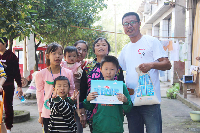 倡导邻里互助--“你好·邻居”主题活动进社区|邻里|邻居|高坪区_新浪新闻