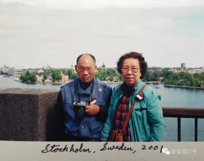 ▲2001年，张逢铿和老伴在斯德哥尔摩游览。&nbsp;受访者供图