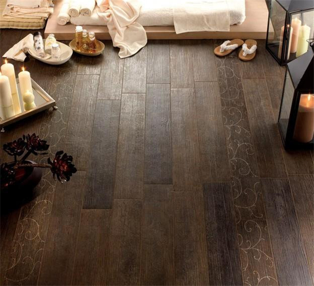 桑特·阿戈斯蒂诺收藏的布伦达陶瓷制成的看起来很破旧的木质瓷砖