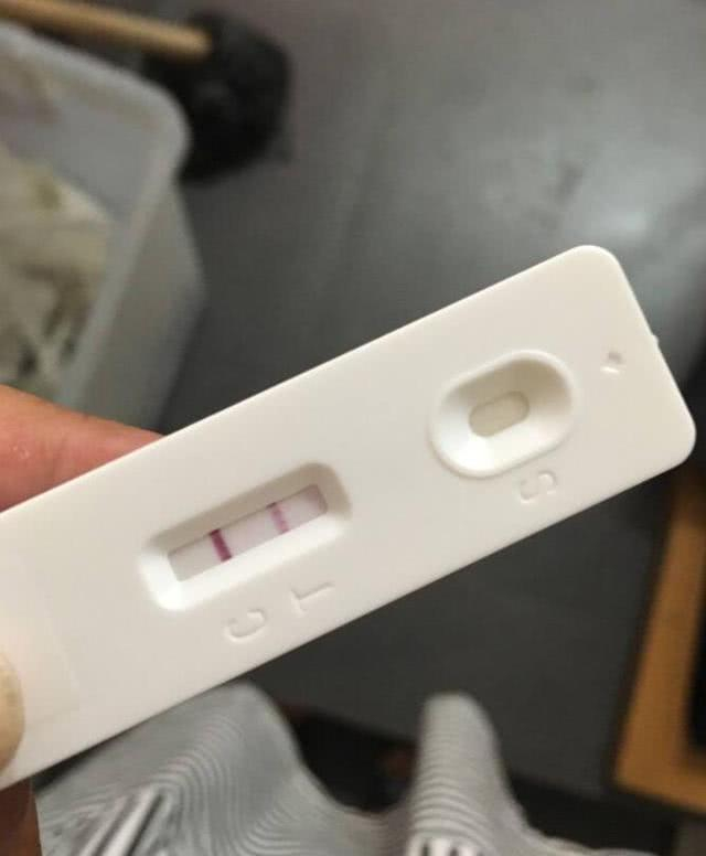 验孕棒一深一浅和两条杠都很深，有啥区别？可不单单是怀孕时间短