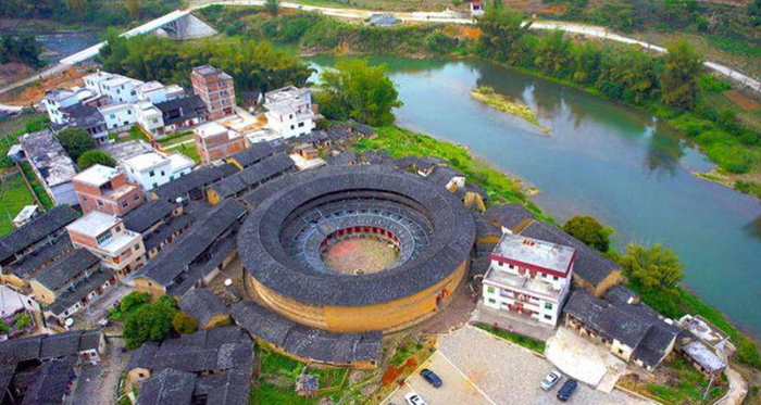 国庆长假出行,梅州旅游景点围龙屋,又称为客家围屋,建筑奇葩