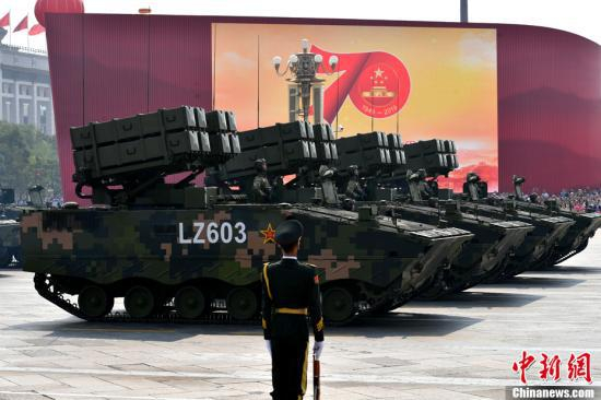 10月1日上午，庆祝中华人民共和国成立70周年大会在北京天安门广场隆重举行。图为受阅的反坦克导弹方队。中新社记者 王东明 摄