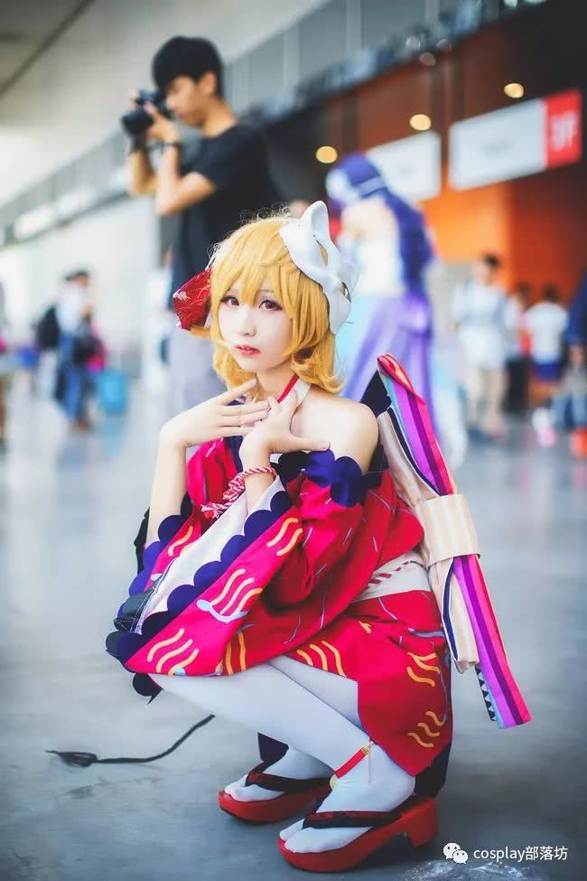 cos：东方Project，场照芙兰朵露·斯卡雷特|斯卡雷特|芙兰|赤眼_新浪新闻