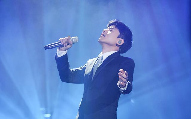 不是音乐专业出身的张杰,为何能成为上交给国家的歌手?|这就是爱_新浪新闻