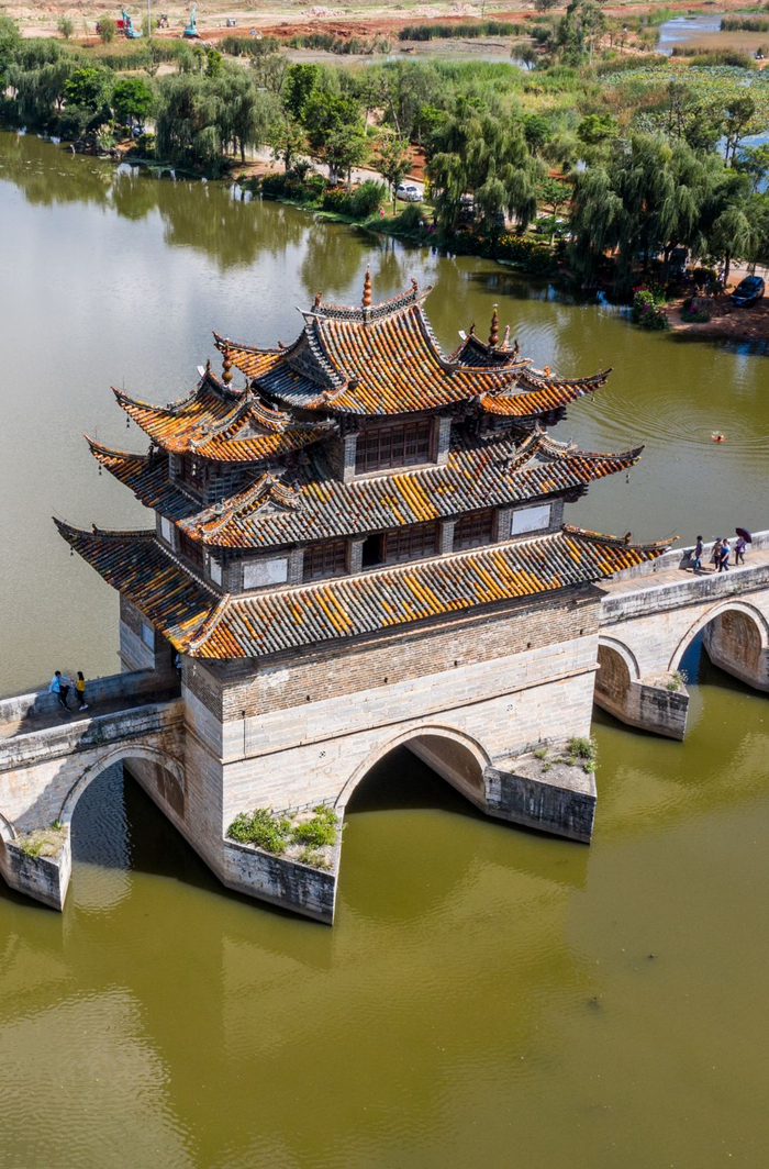 云南建水有一座绝美的古代桥梁,全国重点保护文物,却还不收门票|双龙桥|古桥|桥孔|阁楼|双龙_新浪新闻