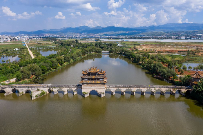 云南建水有一座绝美的古代桥梁,全国重点保护文物,却还不收门票|双龙桥|古桥|桥孔|阁楼|双龙_新浪新闻