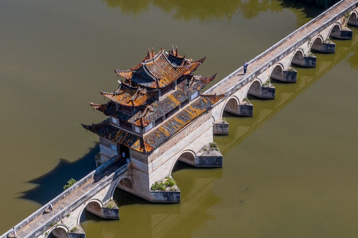 云南建水有一座绝美的古代桥梁,全国重点保护文物,却还不收门票|双龙桥|古桥|桥孔|阁楼|双龙_新浪新闻
