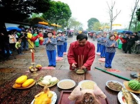 向龙王爷“求雨”，长达两千年历史，真能让天下雨吗？
