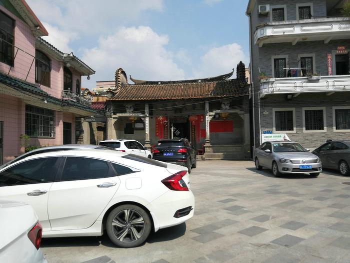 广州“南湾村”内最古老宗祠，保留古代多幅“壁画”和“晒书台”