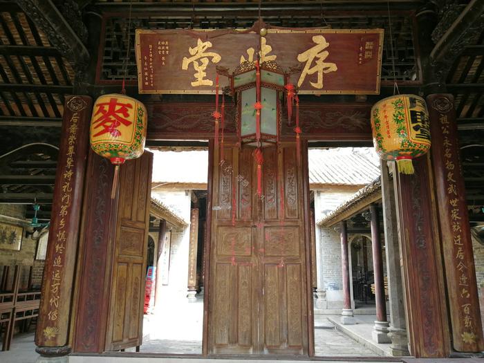 广州“南湾村”内最古老宗祠，保留古代多幅“壁画”和“晒书台”