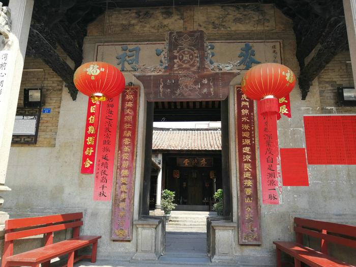 广州“南湾村”内最古老宗祠，保留古代多幅“壁画”和“晒书台”