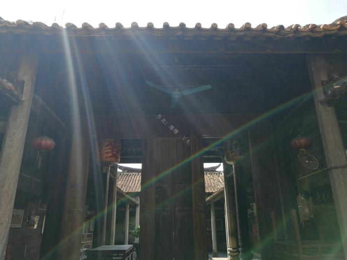 广州“南湾村”内最古老宗祠，保留古代多幅“壁画”和“晒书台”