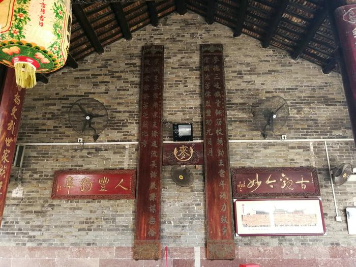 广州“南湾村”内最古老宗祠，保留古代多幅“壁画”和“晒书台”