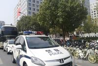 警方突击调查51信用卡 两处办公地点均有警察进驻