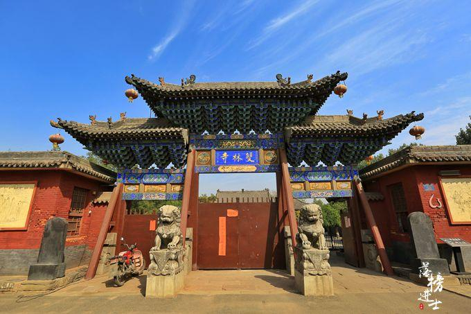 平遥双林寺，里面有众多千年彩塑佛像，被誉为东方彩塑的艺术宝库