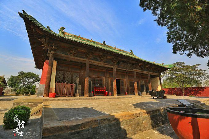 平遥双林寺，里面有众多千年彩塑佛像，被誉为东方彩塑的艺术宝库