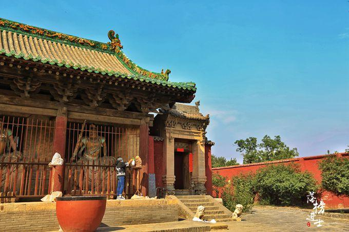 平遥双林寺，里面有众多千年彩塑佛像，被誉为东方彩塑的艺术宝库
