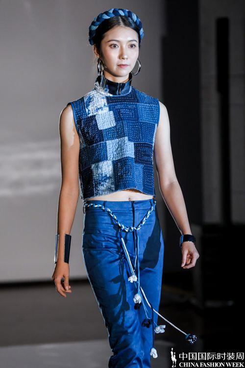 云南服装定制：企业职业装、工作服与团体服装定做实用指南
