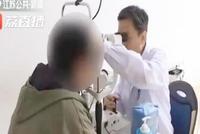 男子关灯玩手机 左眼突发失明