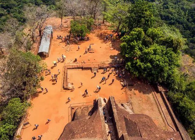 世界第八大奇迹，建于200米巨石之上，顶部有座空中宫殿