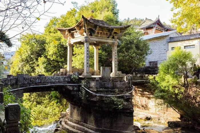 中国唯一的城市火山堰塞瀑布——叠水河|龙光台|叠水河瀑布|大盈江