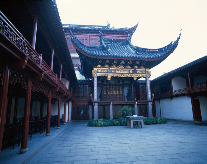 对比古代与现代制砖的方法,古代建筑为何只用青砖而不用红砖?