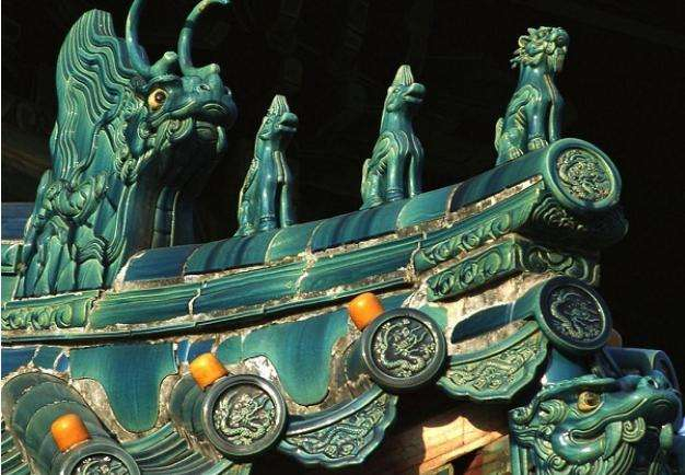 对比古代与现代制砖的方法,古代建筑为何只用青砖而不用红砖?
