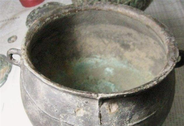 明朝时出土一口诸葛行军锅,看似平平无奇,倒水后专家:太神奇了|行军锅|诸葛亮|铜鼓_新浪新闻