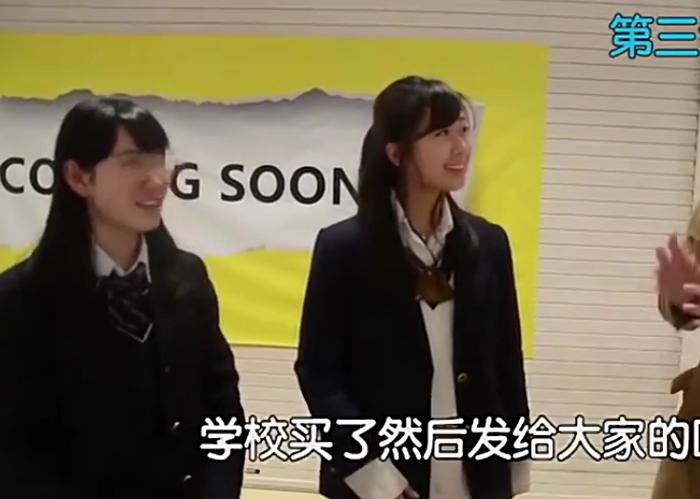 当日本女孩穿上中国校服时，她们会有什么样的感受，太扎心了